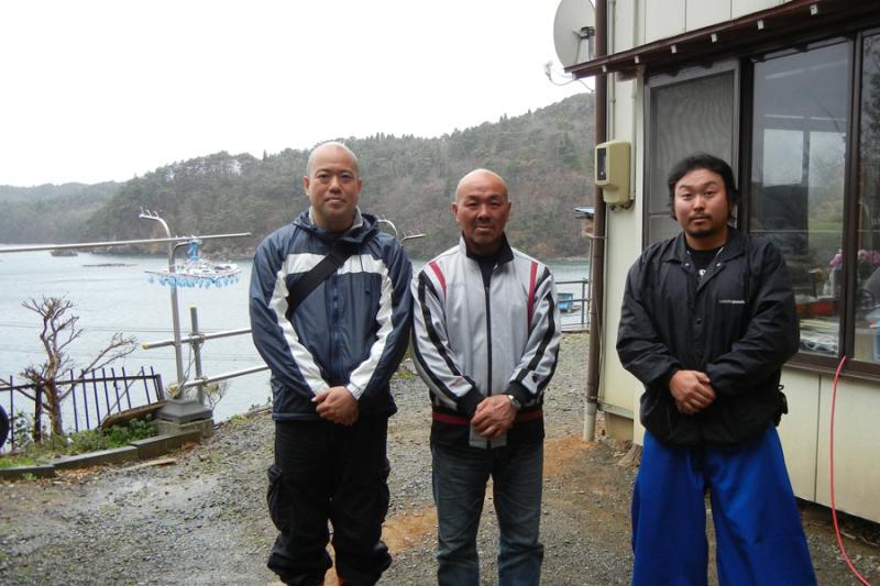 写真中央が畠山さん・右が息子さん